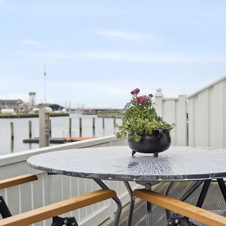 Lovely With Harbor View *