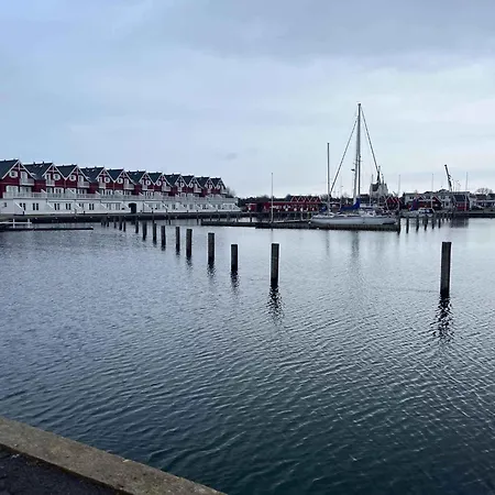 Apartmán Lovely With Harbor View