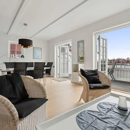 Lovely With Harbor View Appartement *