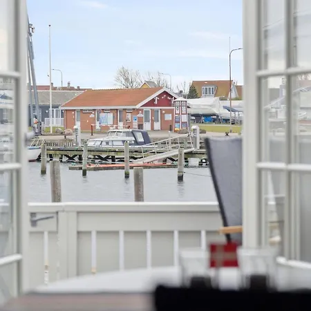 Lovely With Harbor View Apartment