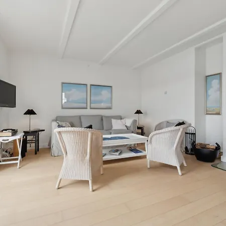 Lovely With Harbor View Apartment *