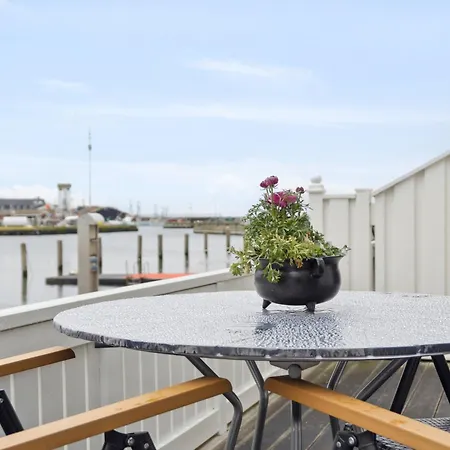 Apartment Lovely With Harbor View