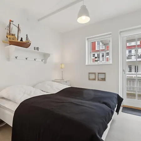 Lovely With Harbor View Apartment