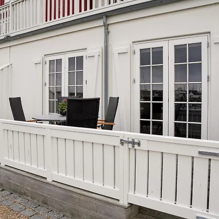Lovely With Harbor View Apartment